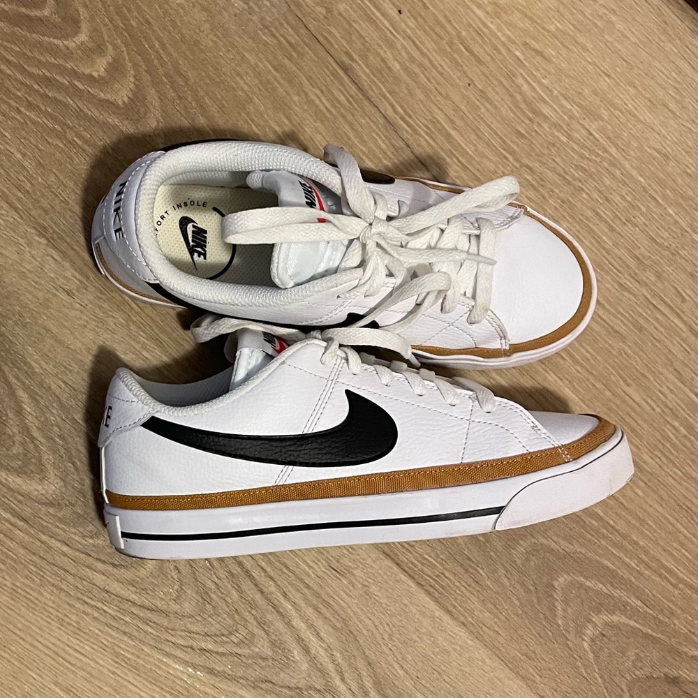 NIKE COURT LEGACY